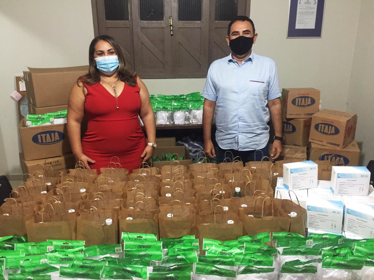 Prefeitura de Ipanguaçu entrega kits aos profissionais de saúde