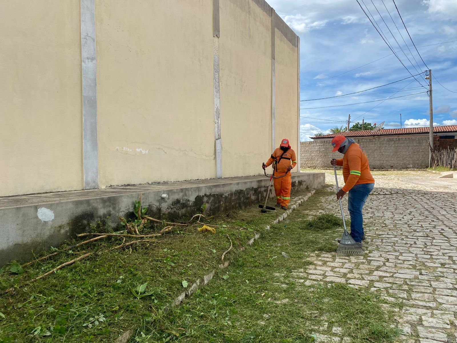 Secretaria de Obras intensifica serviços de limpeza urbana pela cidade