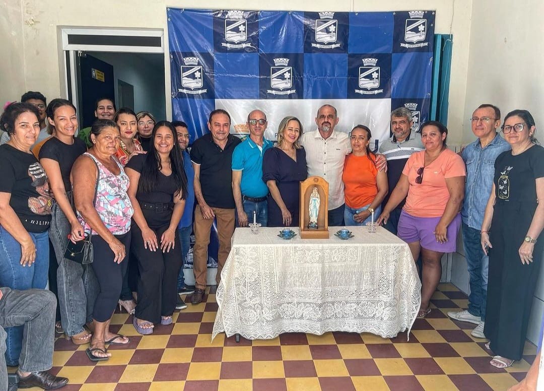 Sede oficial da Prefeitura de Ipanguaçu recebe imagem de Nossa Senhora de Lourdes