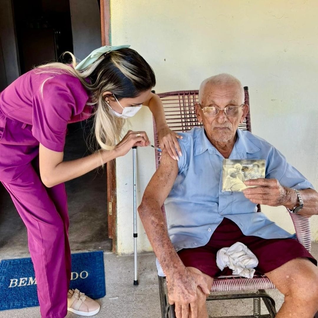Secretaria de Saúde garante a imunização de idosos e domiciliados